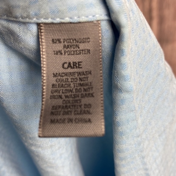 Woman’s REI Blue Button-Down Short Sleeve Blouse- Size Large - Picture 7 of 7